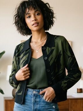 Metric Knits olive and black tiger-stripe patterned knit cardigan size XL